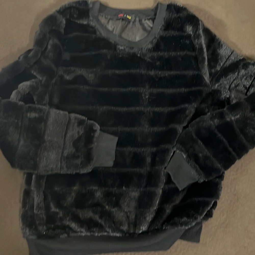 Trixie + Lulu semi cropped sweatshirt, size medium.